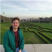 Profesor de Inglés paciente y empático que se adapta a las necesidades de cada estudiante.